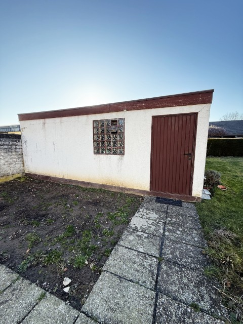 Hinteransicht Garagen (Klein) Grundst�ck Landau